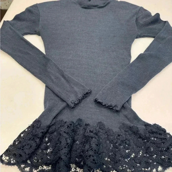 Ghiro Women's Long Sleeve Top Size Gray Ribbed Knit Lace Hem Size Small Italy - Picture 8 of 8